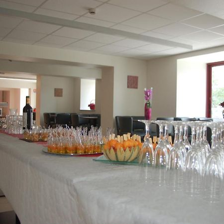 Gite Du Haut Cantal - Appartements Meubles Avec Kitchenette Et Chambres Sans Kitchenette Condat  Exterior photo
