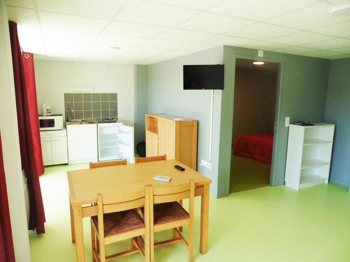 Gite Du Haut Cantal - Appartements Meubles Avec Kitchenette Et Chambres Sans Kitchenette Condat  Exterior photo