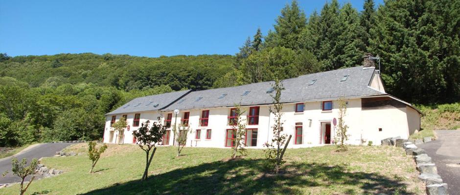 Gite Du Haut Cantal - Appartements Meubles Avec Kitchenette Et Chambres Sans Kitchenette Condat  Exterior photo